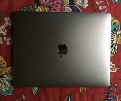 2017 MacBook Pro 13 inch doesn't work - selling for parts